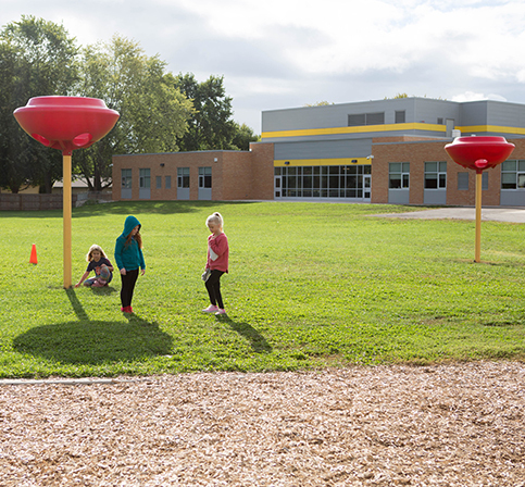 KHPS Zinser Feature3 060223 students outside Zinser in background